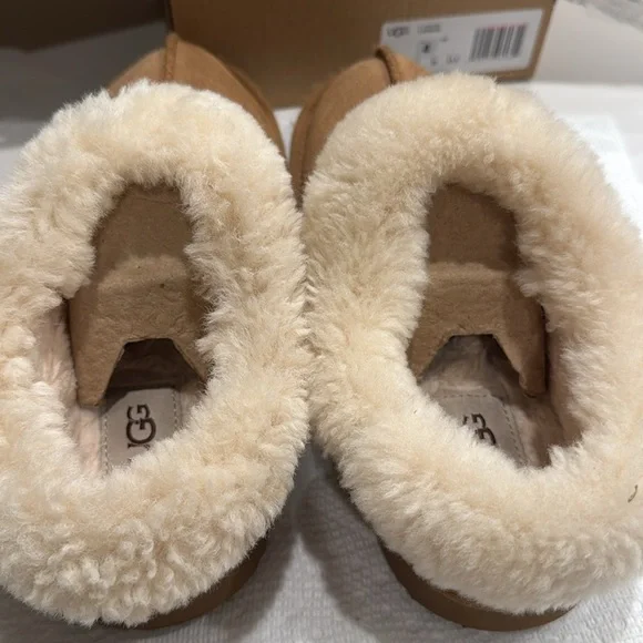 UGG Kids Moraene Slipper in Chestnut Size 4